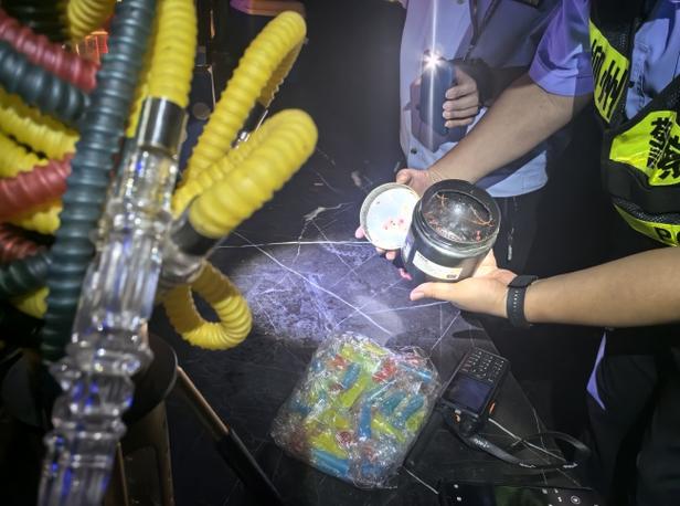 该局主动将样品送交专业烟草质量监督检测机构检验鉴定,成功检出微量